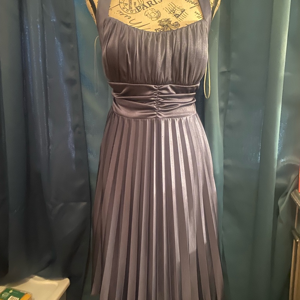 Woman’s grey XL dress